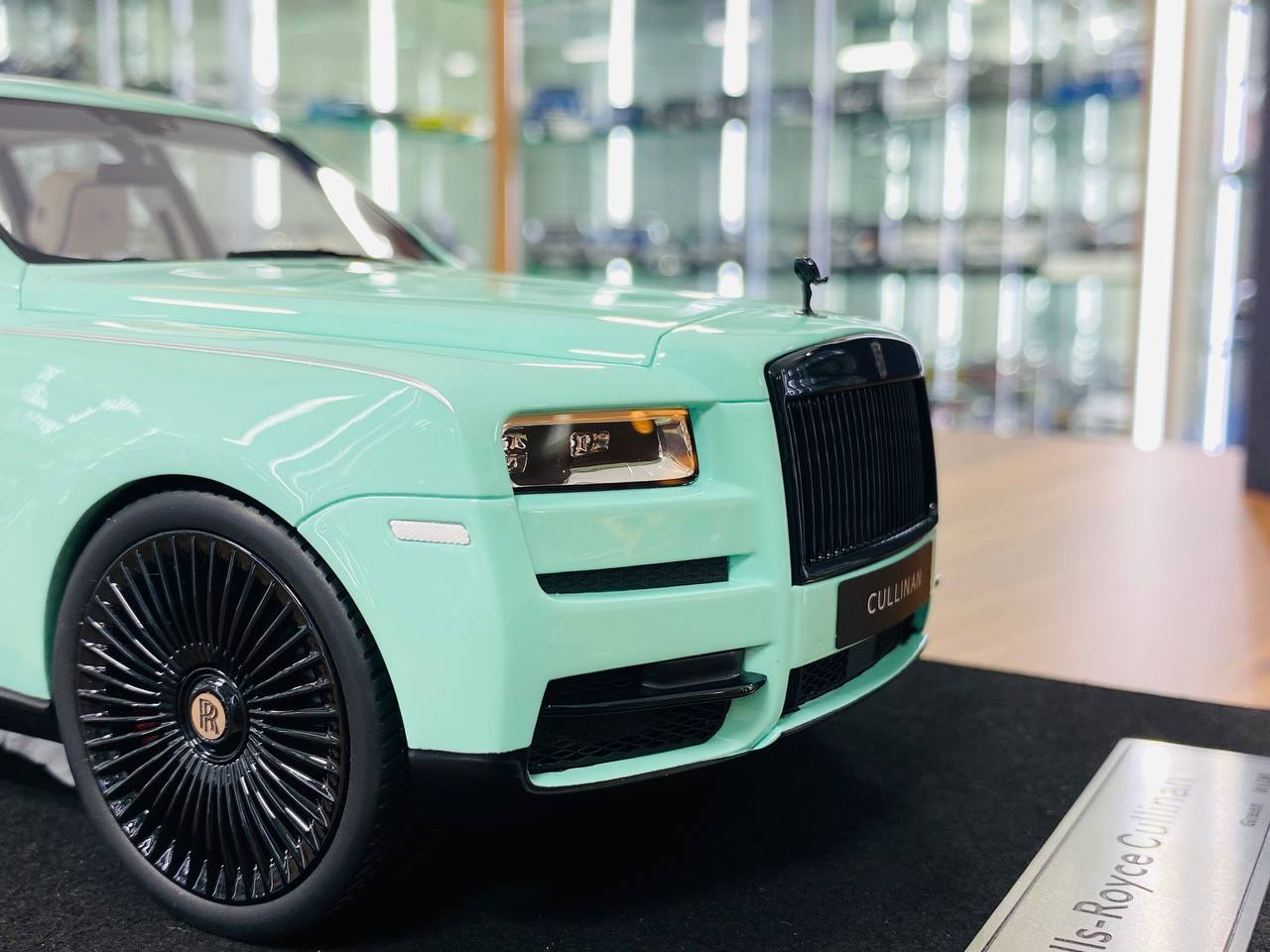 GL Models Rolls-Royce Cullinan - 1/18 Resin Model, Tiffany Green, Limited to 39 Pieces