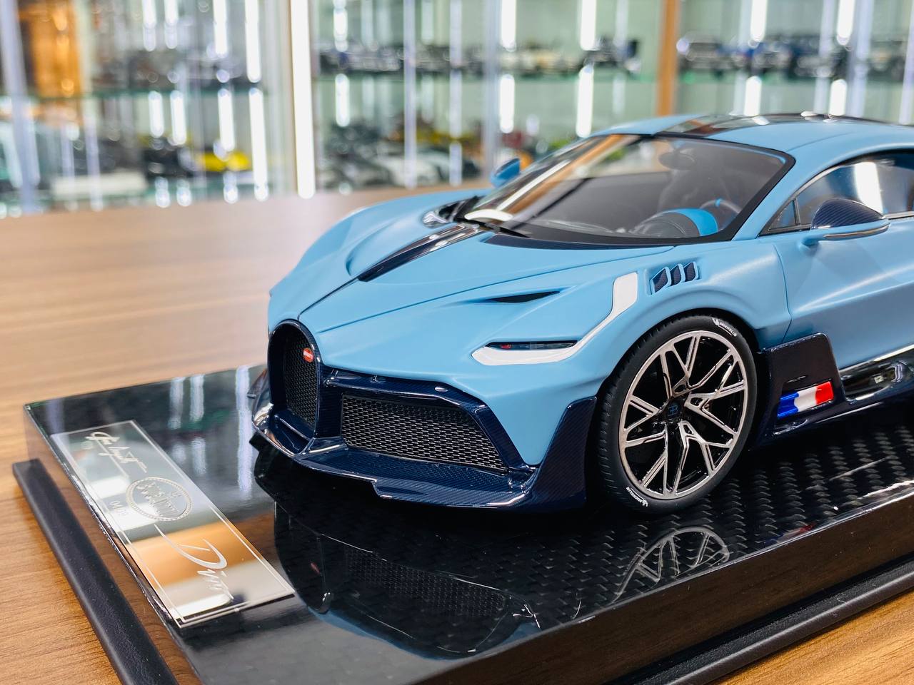 Exclusive 1/18 Resin Model - Bugatti Divo (Baby Blue Matt)