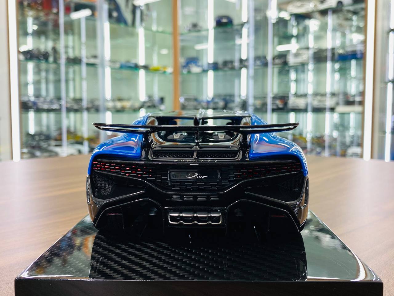 Exclusive 1/18 Resin Model - Bugatti Divo (Blue Le Mans)