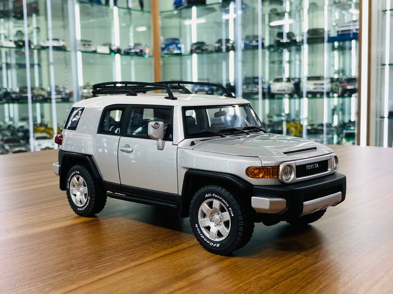 1/18 Diecast Toyota FJ Cruiser Silver by AUTOart Scale Model Car