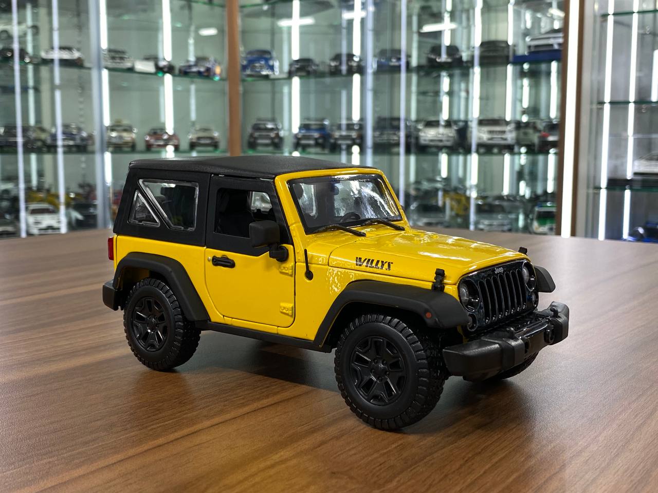 1/18 Diecast Maisto Jeep Wrangler 2014 Yellow