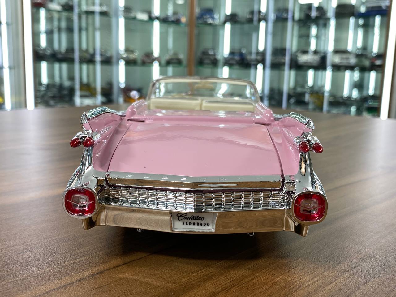 1/18 Diecast Maisto Premiere Edition  Cadillac Eldorado Biarritz 1959 Pink