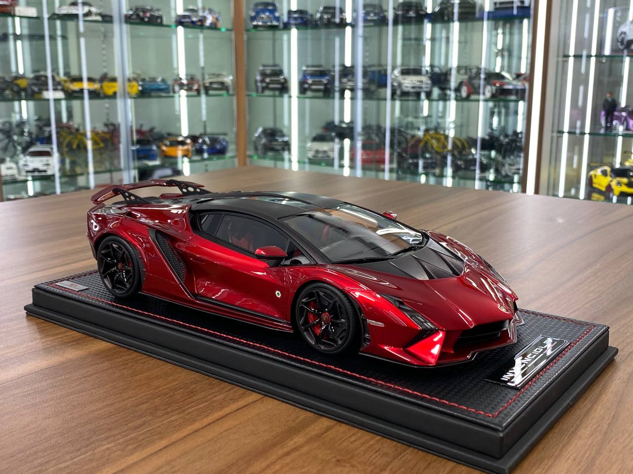 1/18 Resin Model - Lamborghini Invencible by MR Collection (Rosso Efesto)