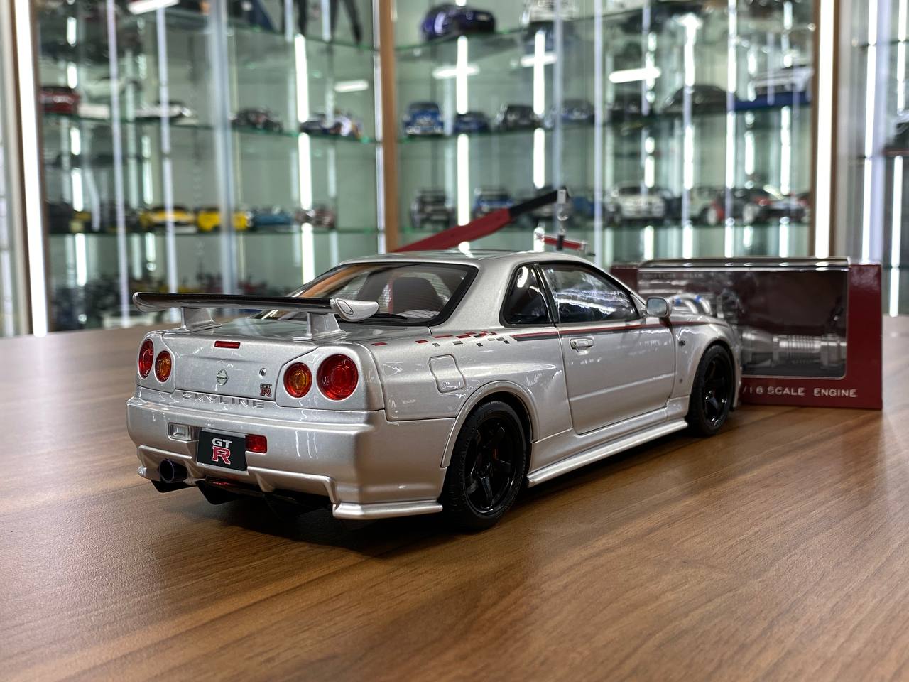 1/18 Metal Diecast - Nissan Skyline GT-R R34 (Nismo) CRS Livery Silver by MotorHelix