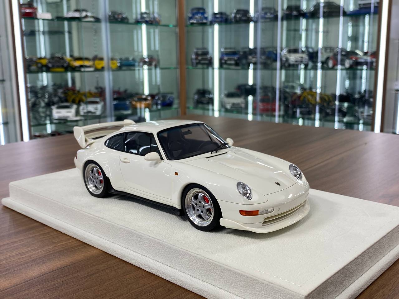 1/18 Resin - Porsche 911 (993) Carrera RS 1995 (Japan Version) White by Make Up