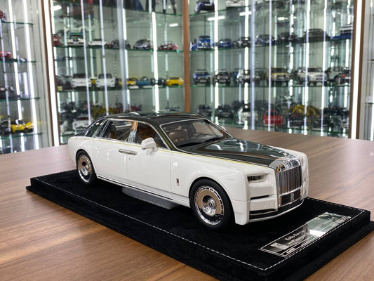 1:18 Resin Model - H&H Rolls Royce Phantom Extended Wheelbase II (White/Gold)