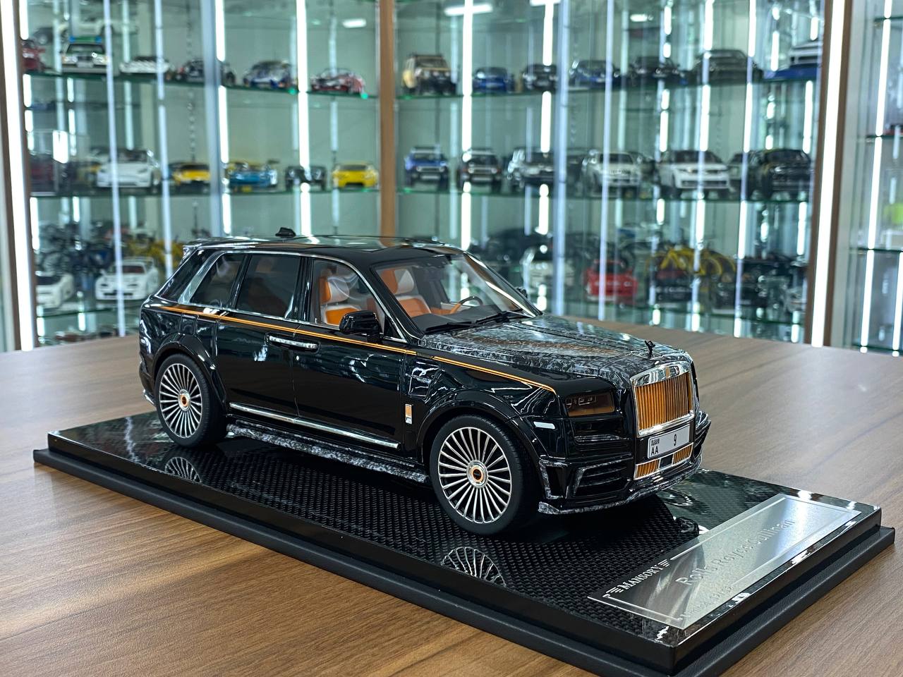 1:8 Resin Model - Custom Works Rolls Royce Cullinan Mansory Black