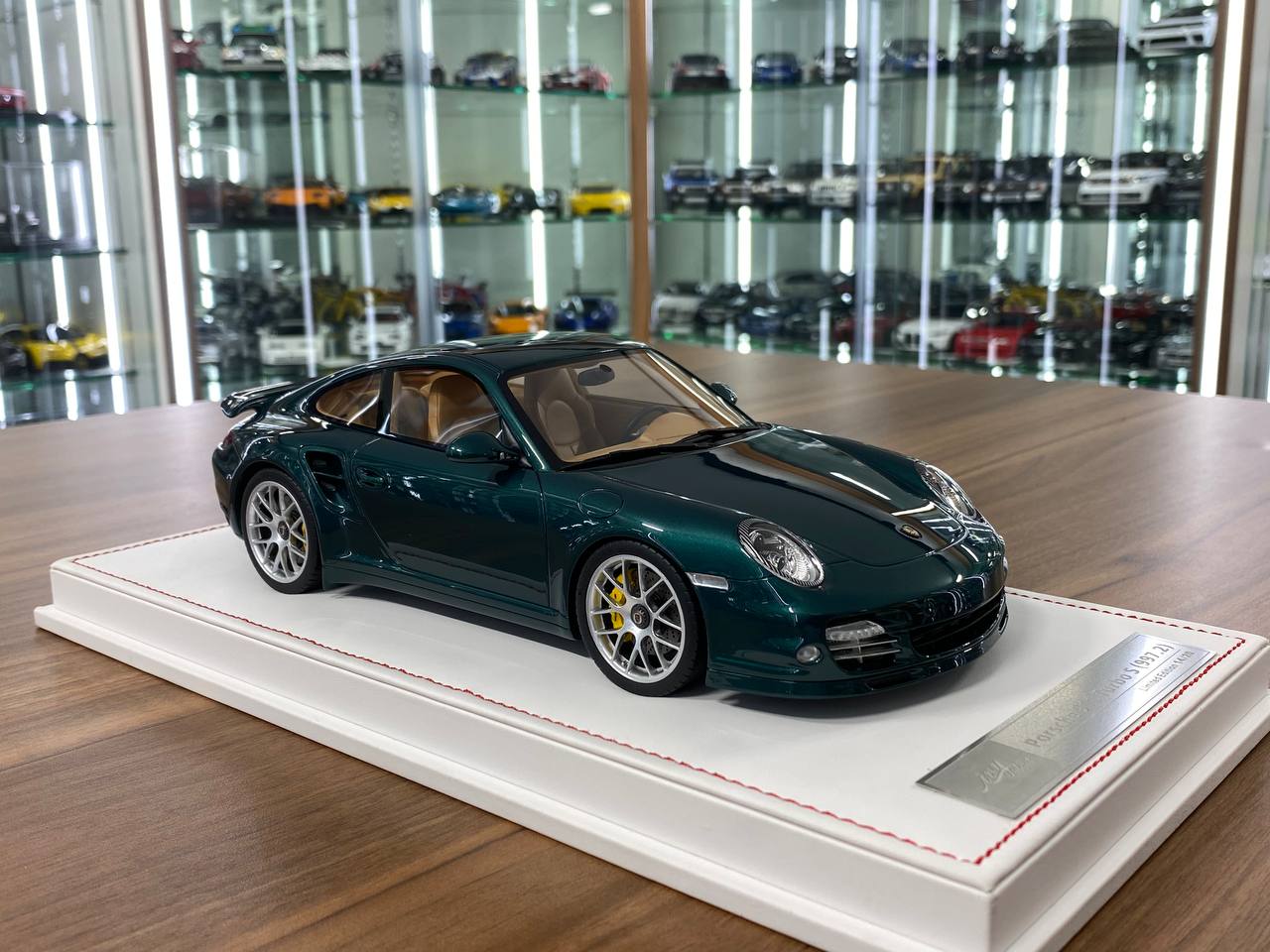 1:18 Resin - Porsche 911 Turbo S (997.2) Dark Green with Brown Interior by Ivy Model