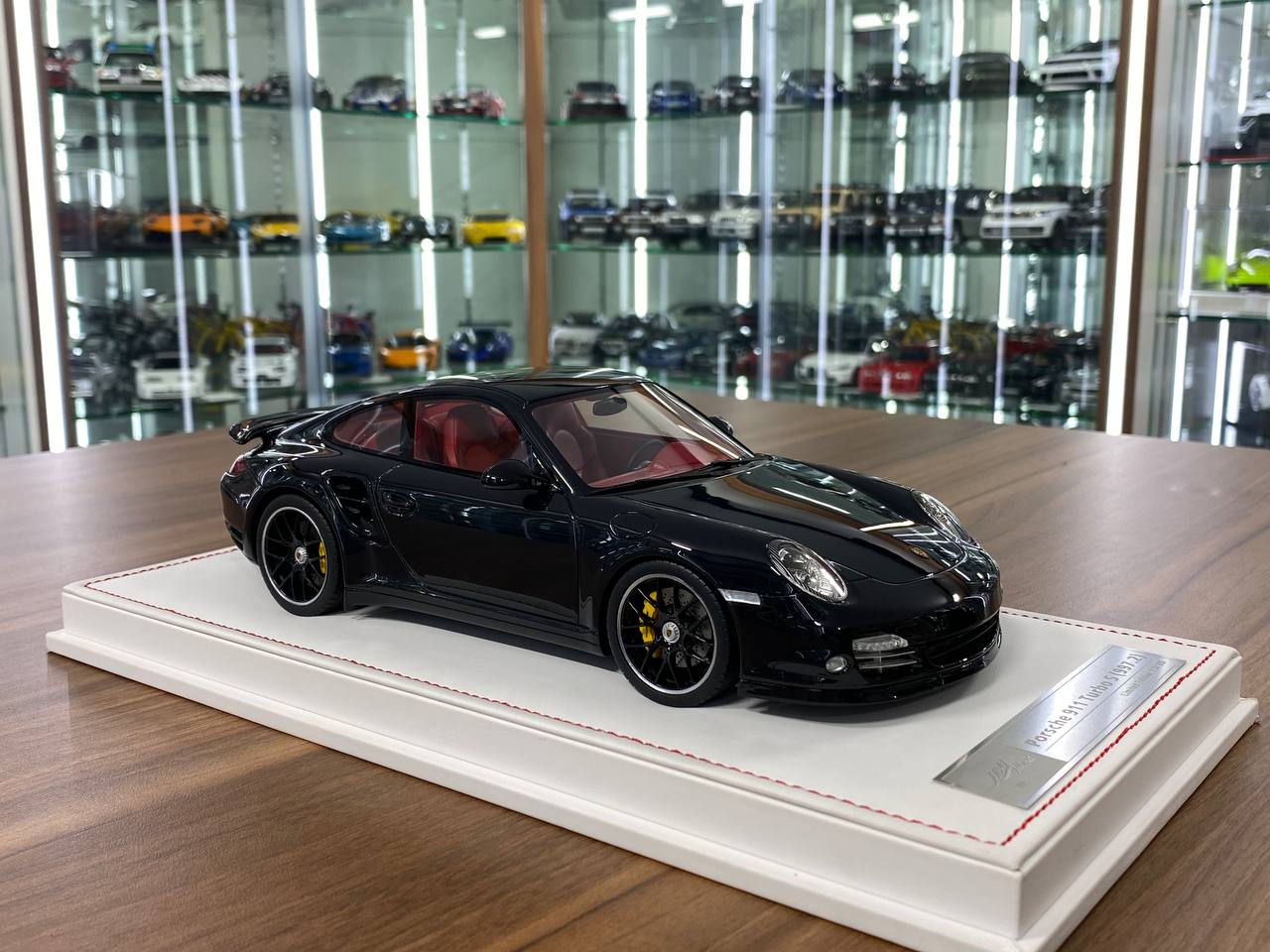 1:18 Resin Porsche 911 Turbo S (997.2) Black with Red Interior Ivy Model