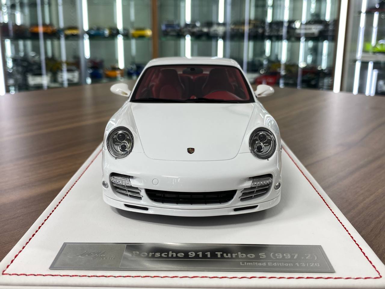 1:18 Resin - Porsche 911 Turbo S (997.2) White Exterior, Red Interior by Ivy Model