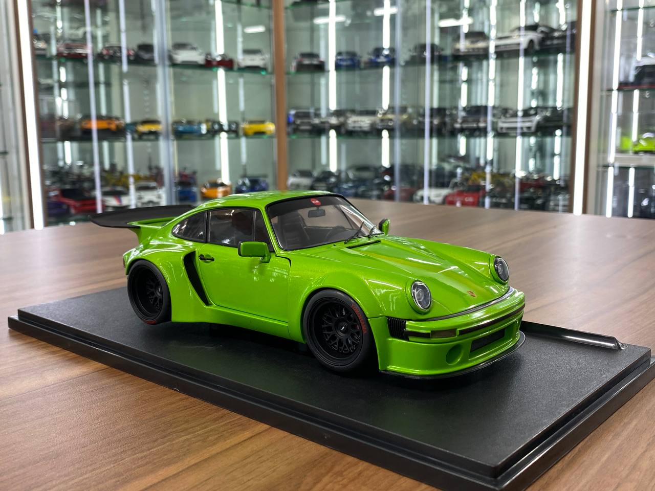 1/18 Diecast Solido Porsche KS-R 2022 Green VERT