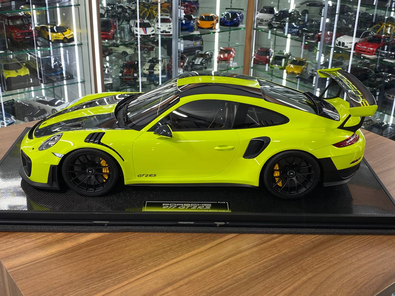 1:8 Resin Model – Dino Models Porsche 911 GT2 RS (Fluorescent Yellow)