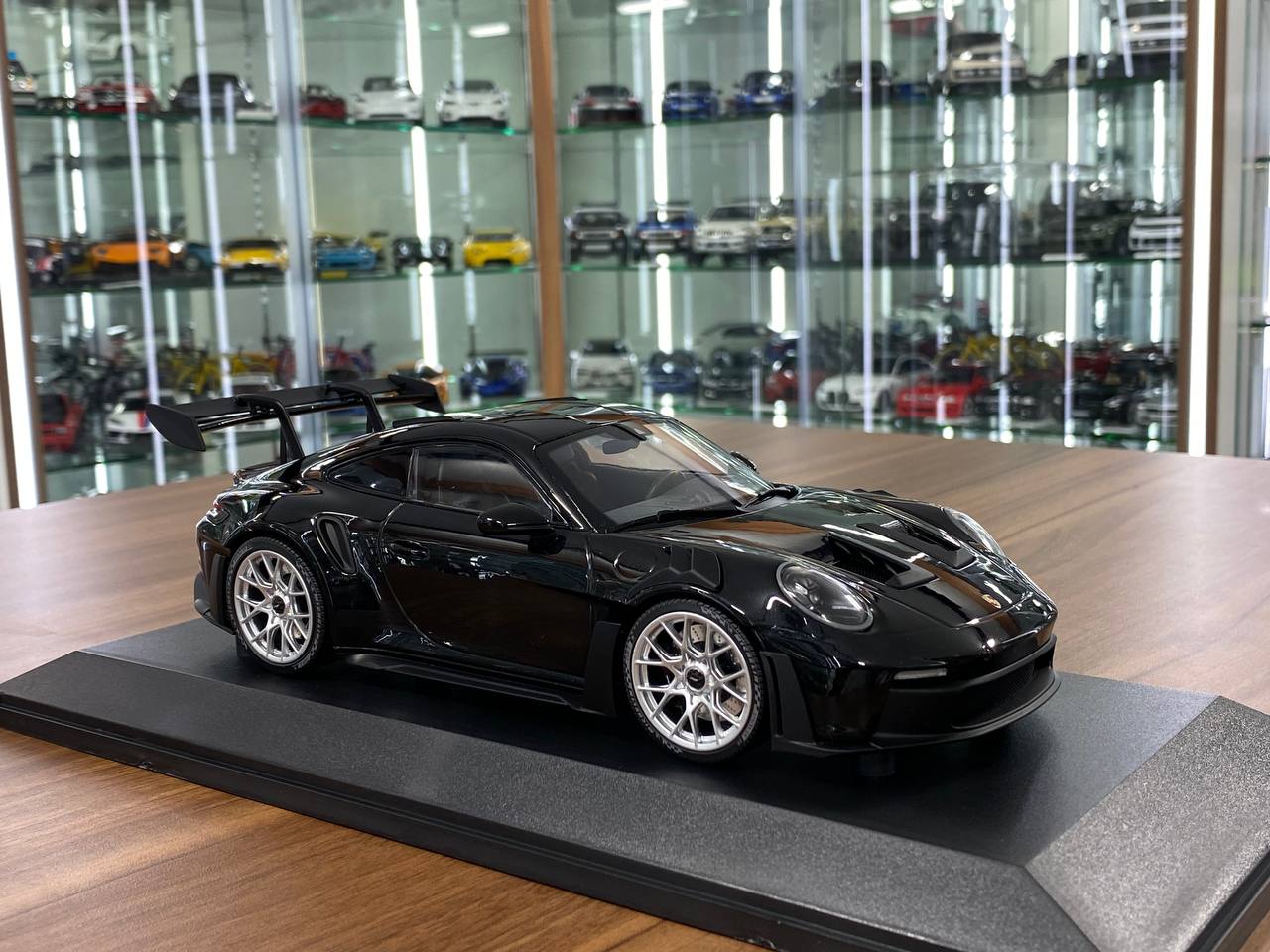 1:18 Diecast – Minichamps Porsche 911 (992) GT3 RS (2023) in Black with Silver Wheels & Black Decor