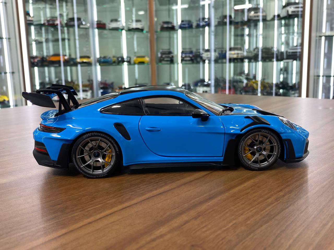 1:18 Diecast  – Minichamps Porsche 911 (992) GT3 RS 2024 Weissach Paket in Blue