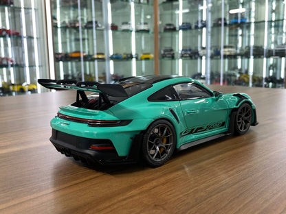 1:18 Diecast Minichamps Porsche 911 (992) GT3 RS 2024 Weissach Paket in Green