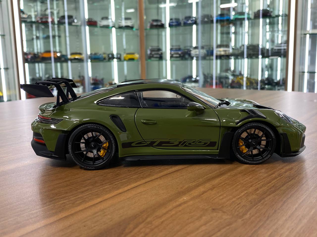 1:18 Diecast – Minichamps Porsche 911 (992) GT3 RS 2024 Weissach Paket Nato Olive with Black wheels