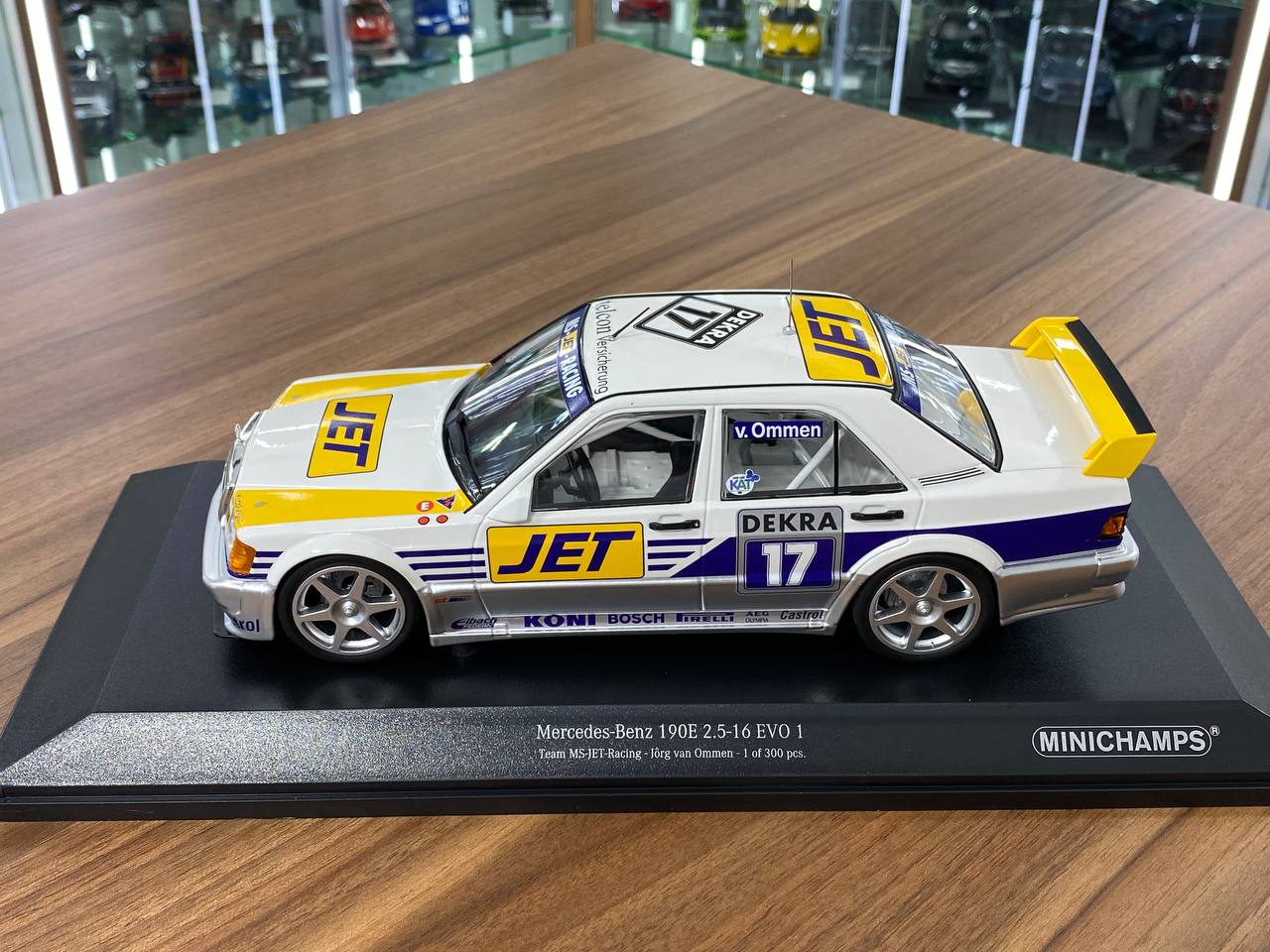 1:18 Diecast – Minichamps Mercedes-Benz 190E 2.5-16 Evo 1 Jörg van Ommen DTM 199