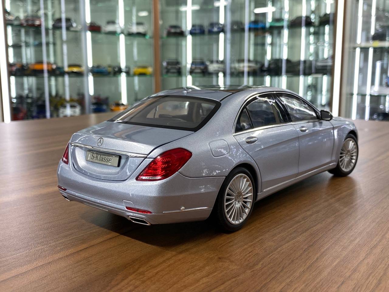 1:18 Diecast – Norev Dealer Edition Mercedes-Benz S-Class S500 (W222) 2013 – Full Opening