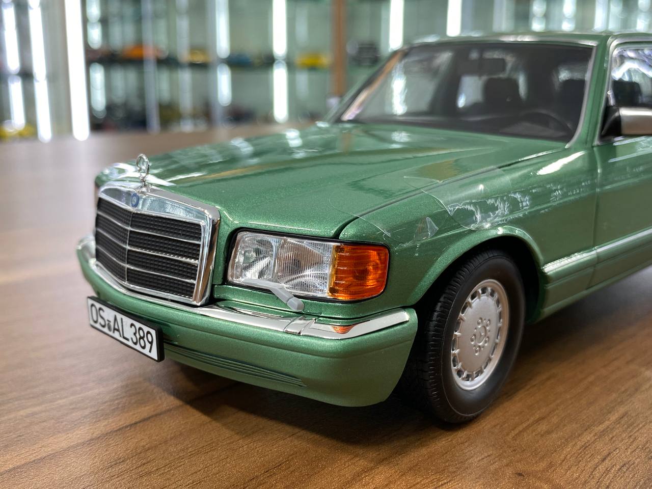 1:18 Diecast – Norev Mercedes-Benz 560 SEL (W126) 1991 – Full Opening