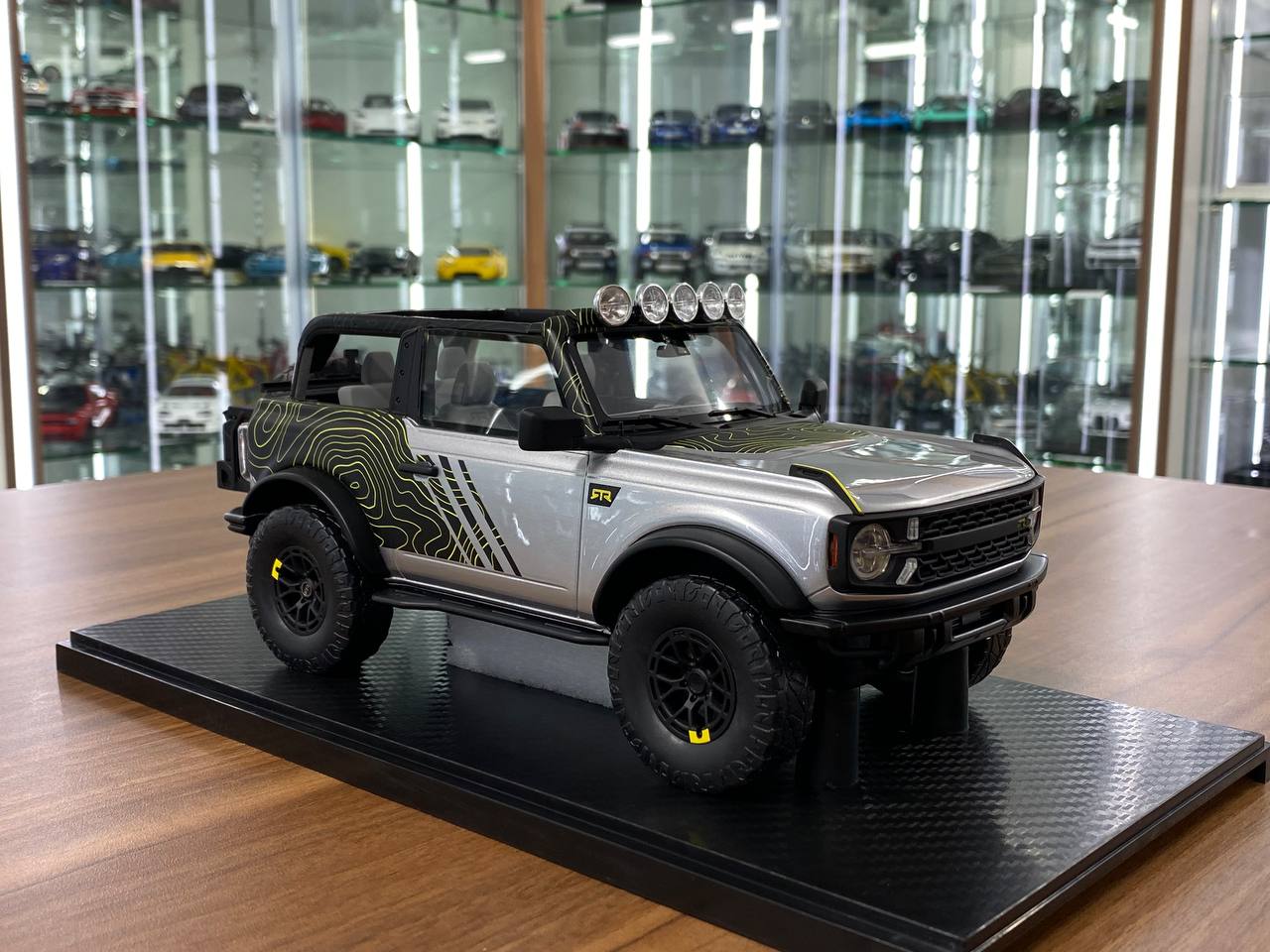 1:18 Resin – GT Spirit Ford Bronco RTR 2022 – Silver (Limited Edition)