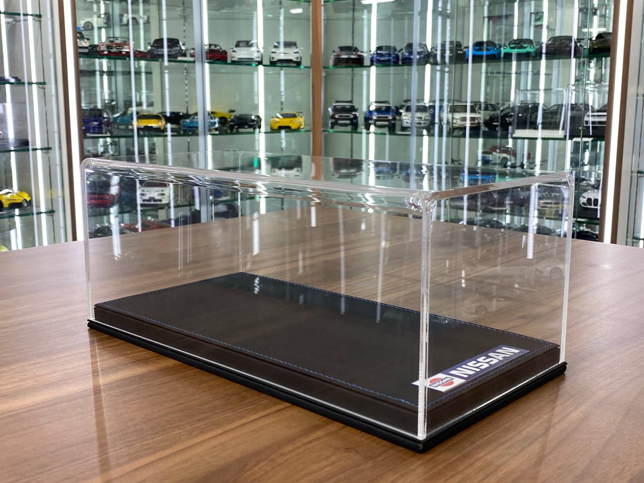 1/18 Acrylic Display Case with Black Leather Base [Classic Nissan Logo Custom Printed]