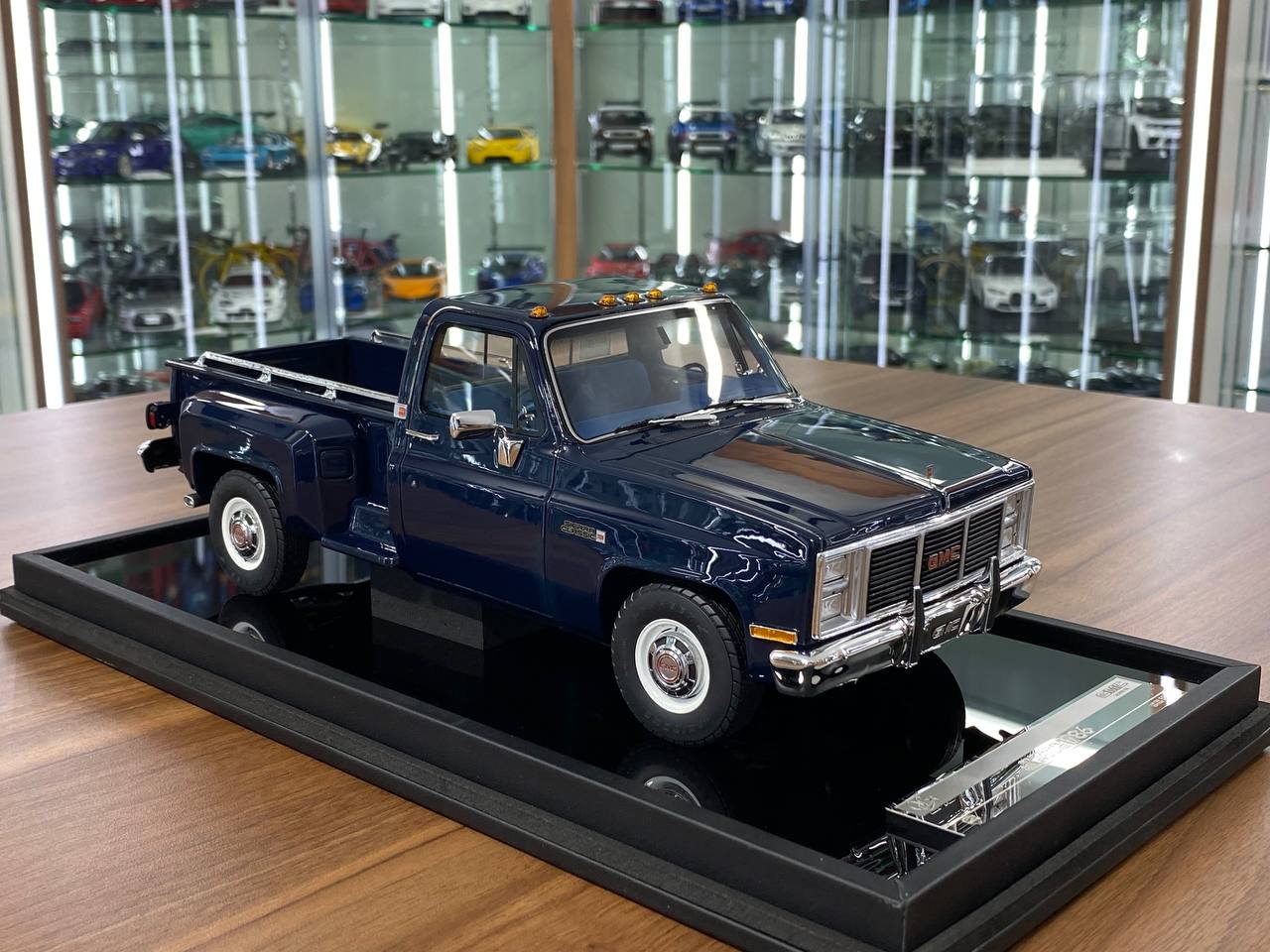 1:18 Resin Model - Old School Models GMC Sierra Classic 3500 (1986) - Dark Blue - Limited 60 pcs