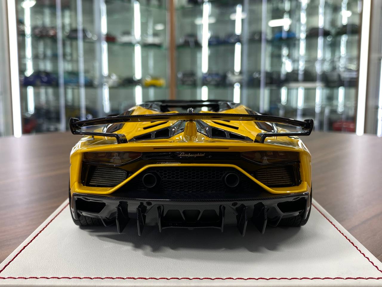 1:18 Resin Model - Davis & Giovanni Lamborghini Aventador SVJ Roadster - Giallo Orion