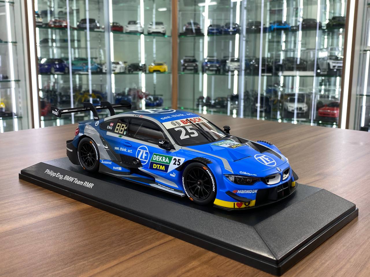 1:18 Diecast – Minichamps BMW M4 DTM 2019 P. Eng, BMW Team RMR #25 – Blue Racing Decal