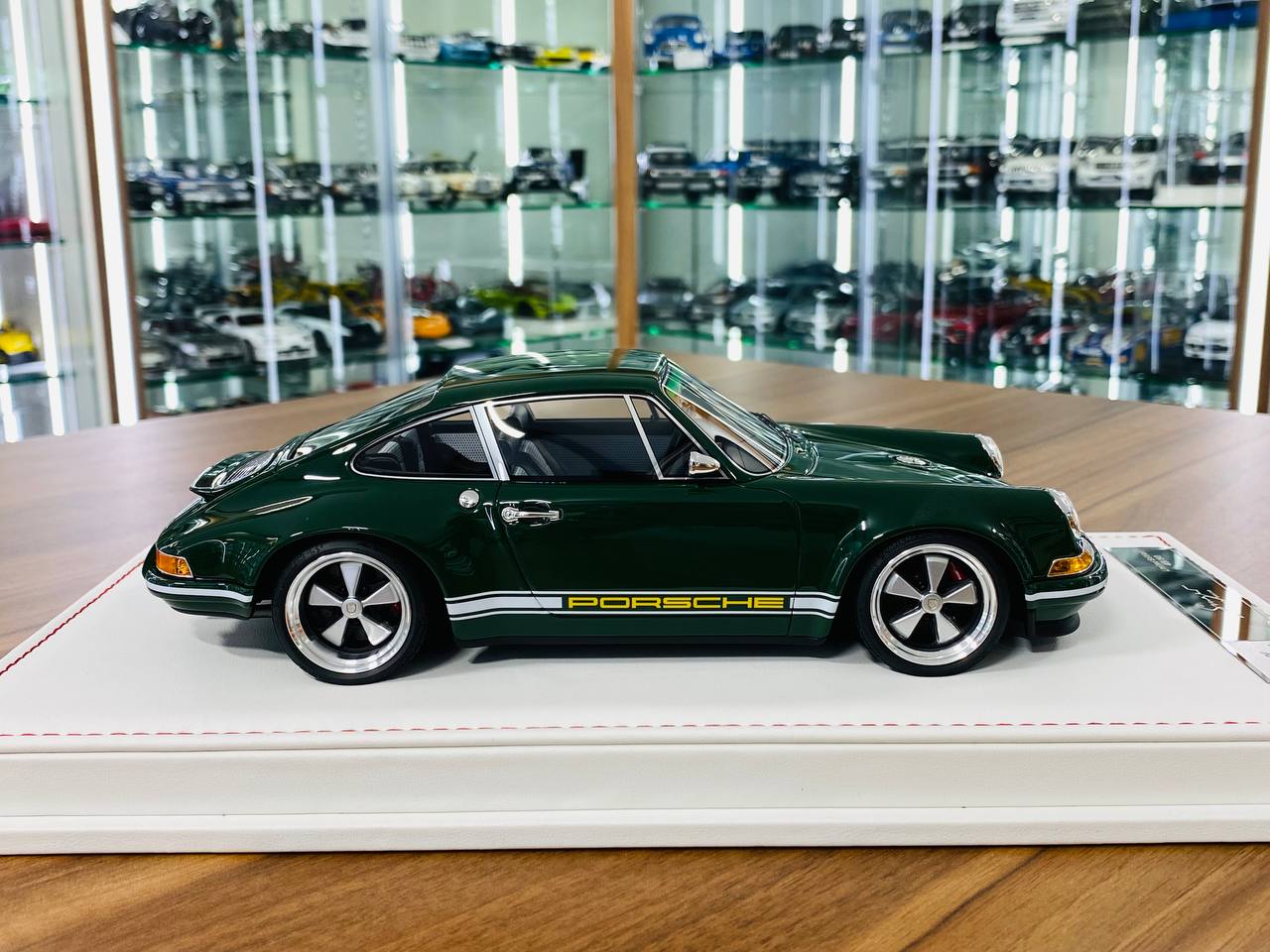 Ivy Model Porsche 911 Singer – 1/18 Resin Model, Irish Green/White Stripe, Limited 52