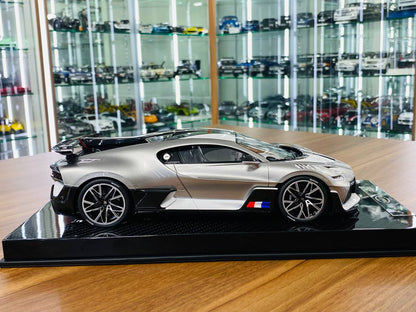 Exclusive 1/18 Resin Model - Bugatti Divo (Metallic Silver)