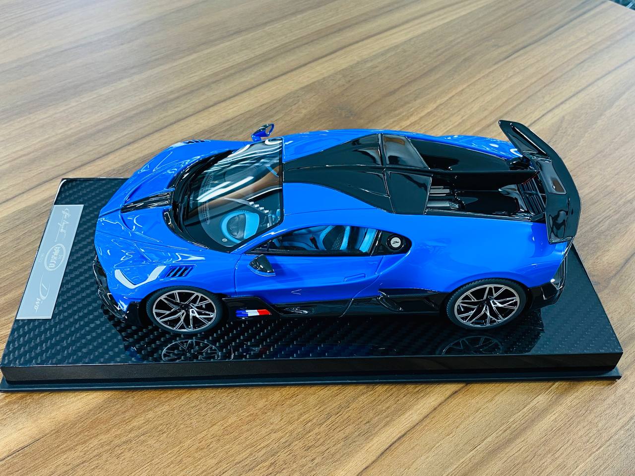 Exclusive 1/18 Resin Model - Bugatti Divo (Blue Le Mans)