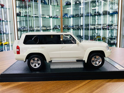 Ivy Model 1/18 Nissan Patrol Safari Y61 – White, Limited Edition