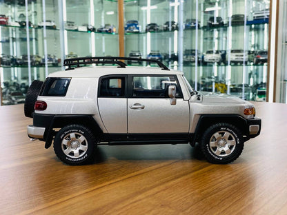 1/18 Diecast Toyota FJ Cruiser Silver by AUTOart Scale Model Car