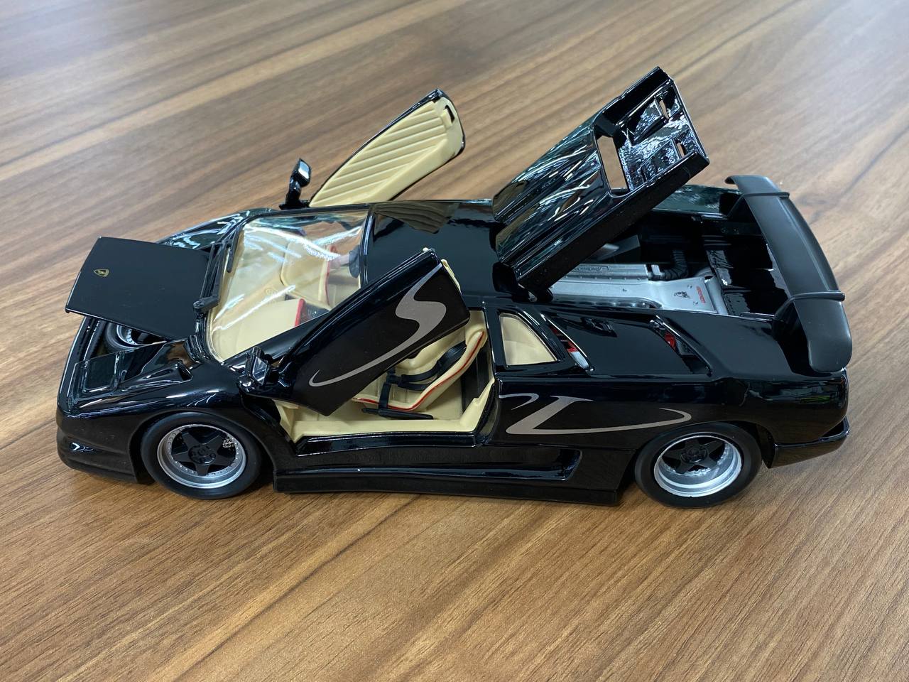 1/18 Diecast Maisto Lamborghini Diablo SV Black