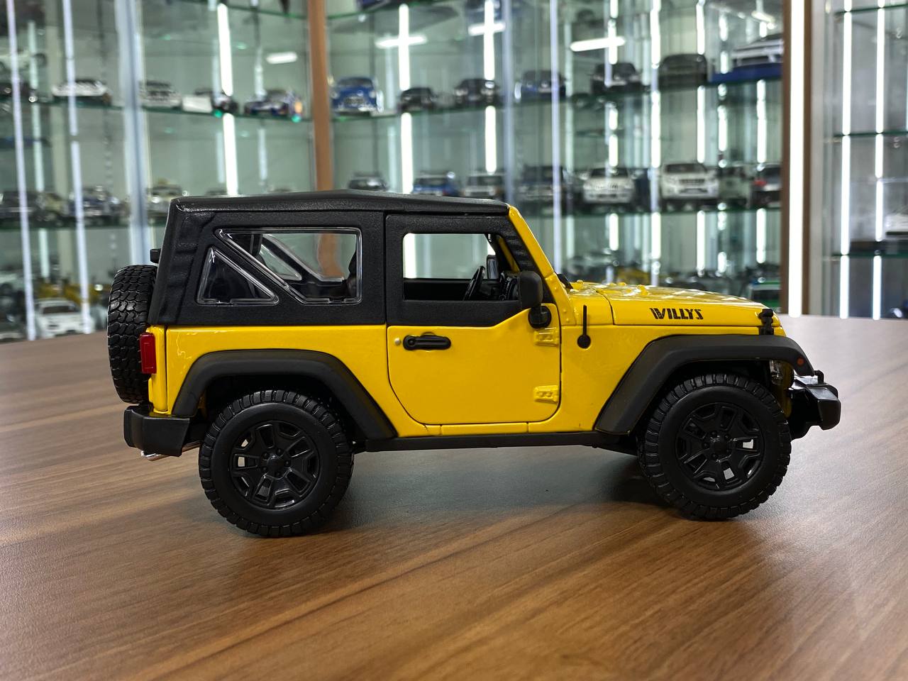 1/18 Diecast Maisto Jeep Wrangler 2014 Yellow