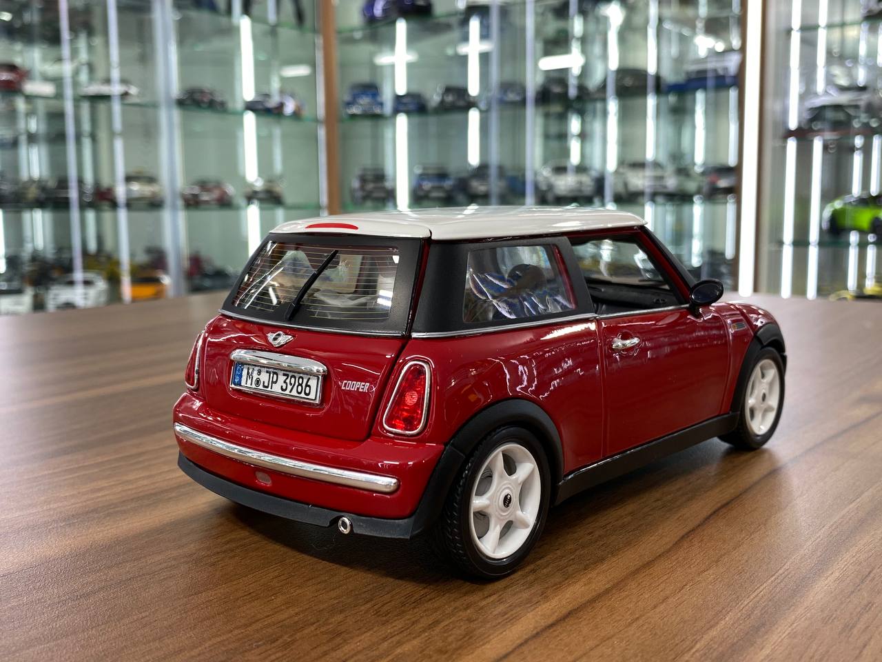 1/18 Metal Diecast Full opening  Bburago Mini Cooper Red