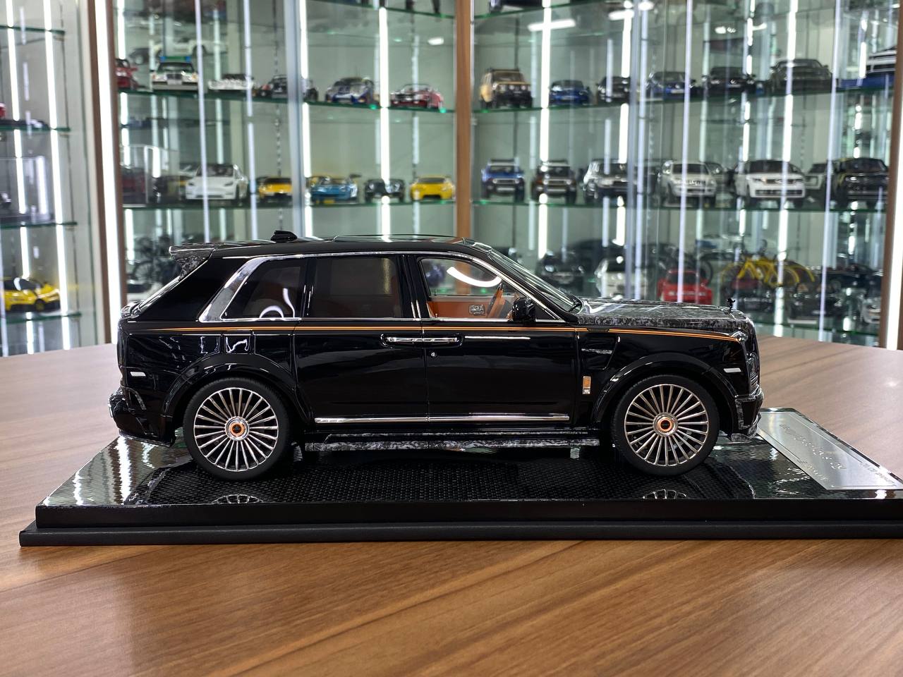 1:8 Resin Model - Custom Works Rolls Royce Cullinan Mansory Black