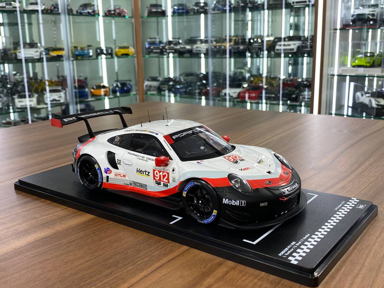 Ixo Models 1/18 Metal Diecast PORSCHE 911 RSR #912 24h Daytona 2018 White