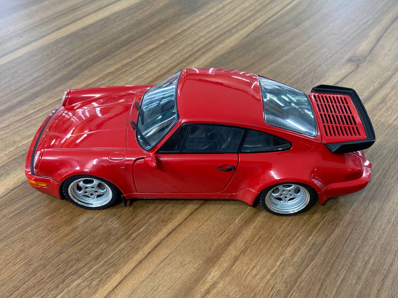 1/18 Diecast Porsche 911 964 Turbo 3.6 Roughe 1990 Dark Red by Solido