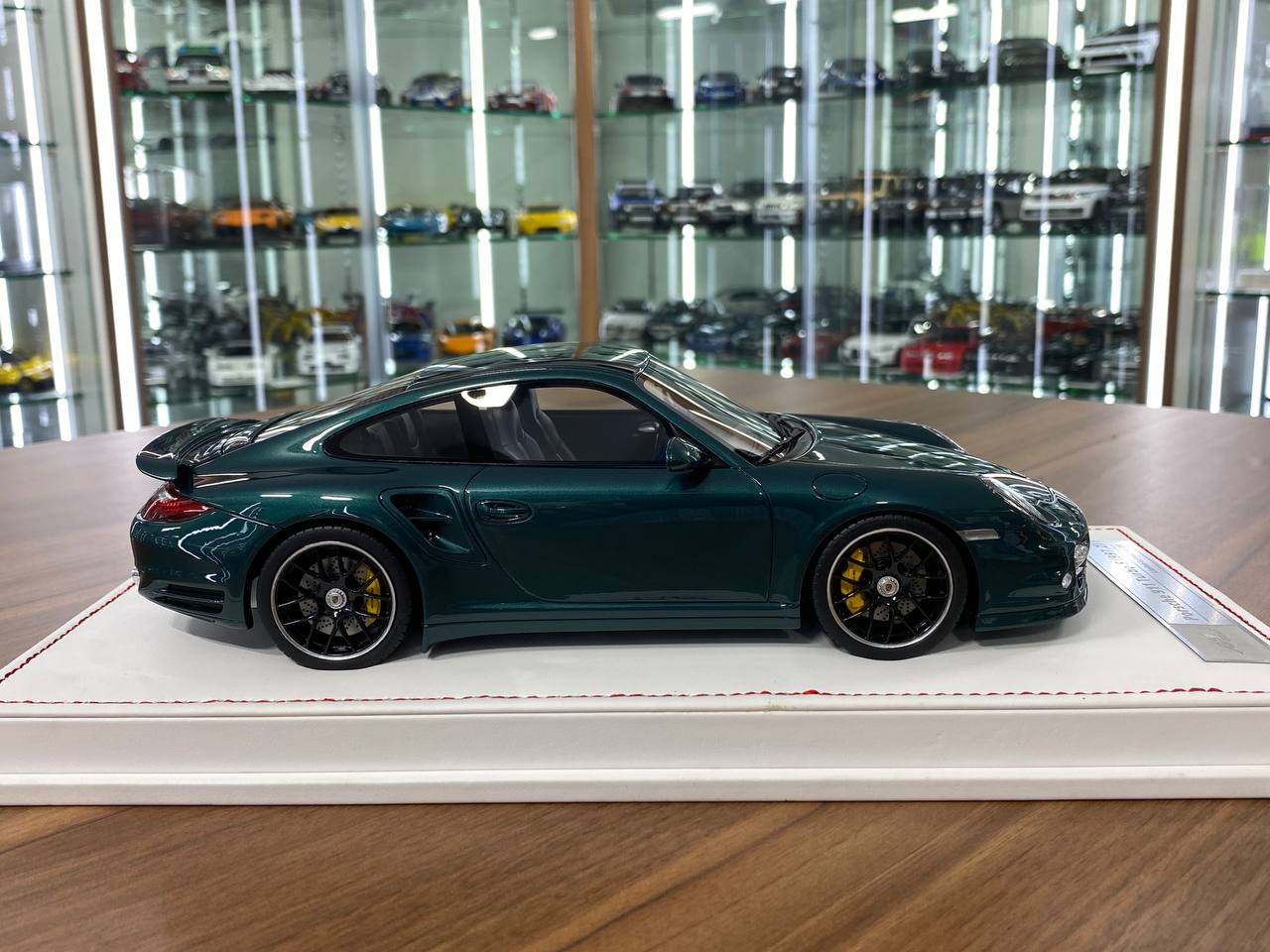 1:18 Resin- Porsche 911 Turbo S (997.2) Dark Green with Black Interior by Ivy Model