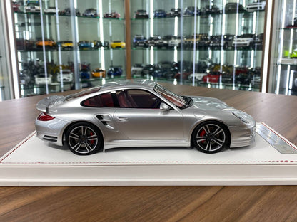 1:18 Resin - Porsche 911 Turbo (997.2) Silver with Red Interior by Ivy Model