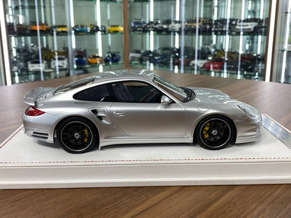 1:18 Resin - Porsche 911 Turbo S (997.2) Silver with Black Interior by Ivy Model