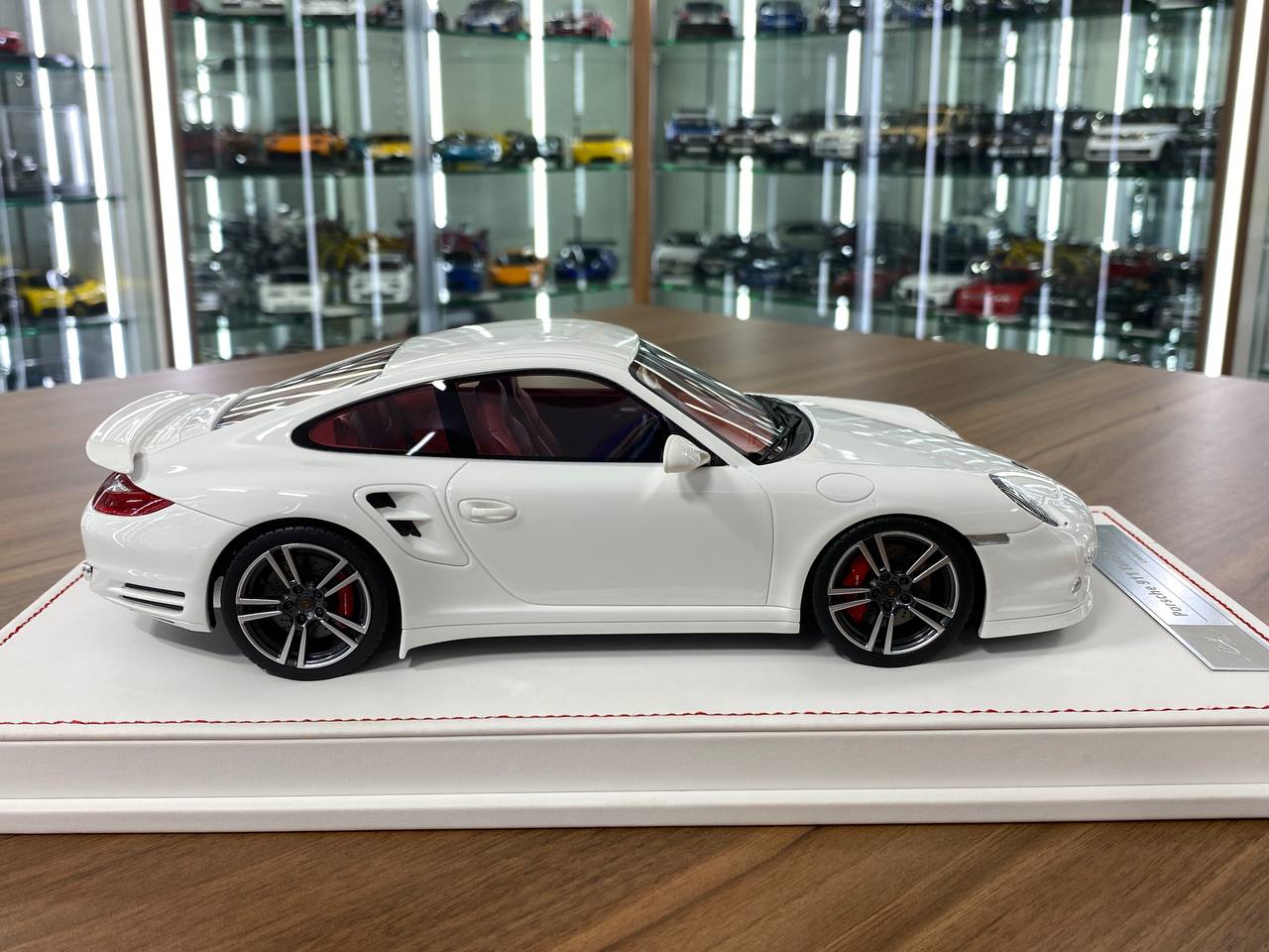 1:18 Resin Porsche 911 Turbo (997.2) White Exterior with Red Interior and Silver Rims Ivy Model