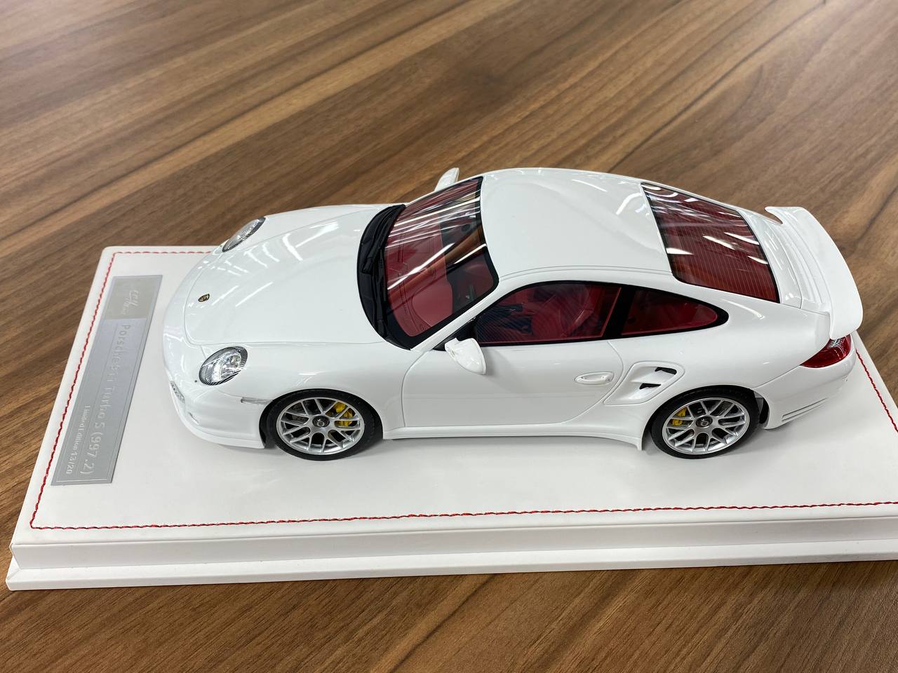 1:18 Resin - Porsche 911 Turbo S (997.2) White Exterior, Red Interior by Ivy Model