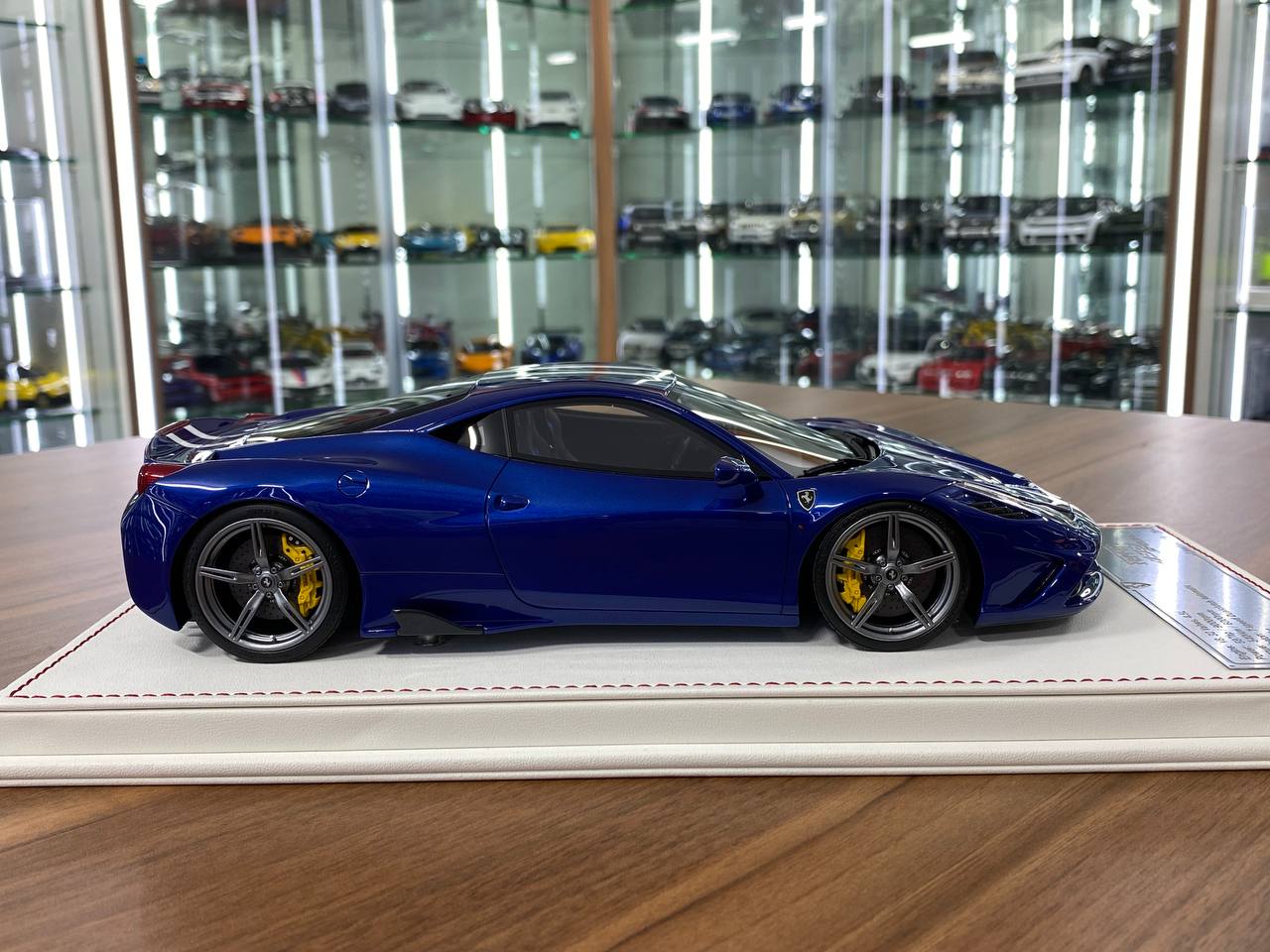 1:18 Resin Model - Ferrari 488 Speciale by Davis & Giovanni (Candy Blue with Blue & White Stripe)