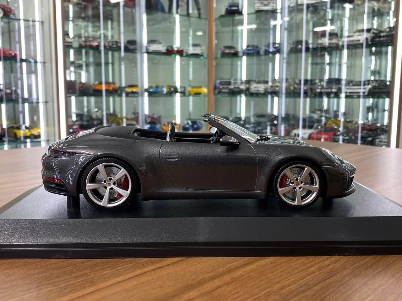 1/18 Diecast Model - Porsche 911 Carrera 4S Cabriolet (2019)  *By Minichamps*