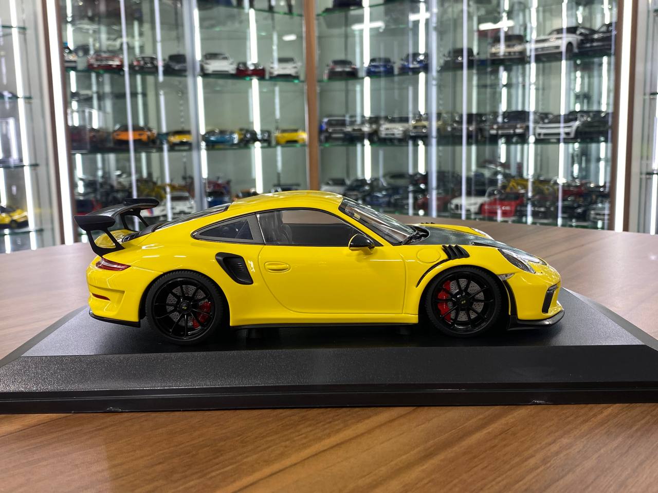 1:18 Diecast  - Porsche 911 GT3 RS 2019 by Minichamps (Yellow with Black Wheels)