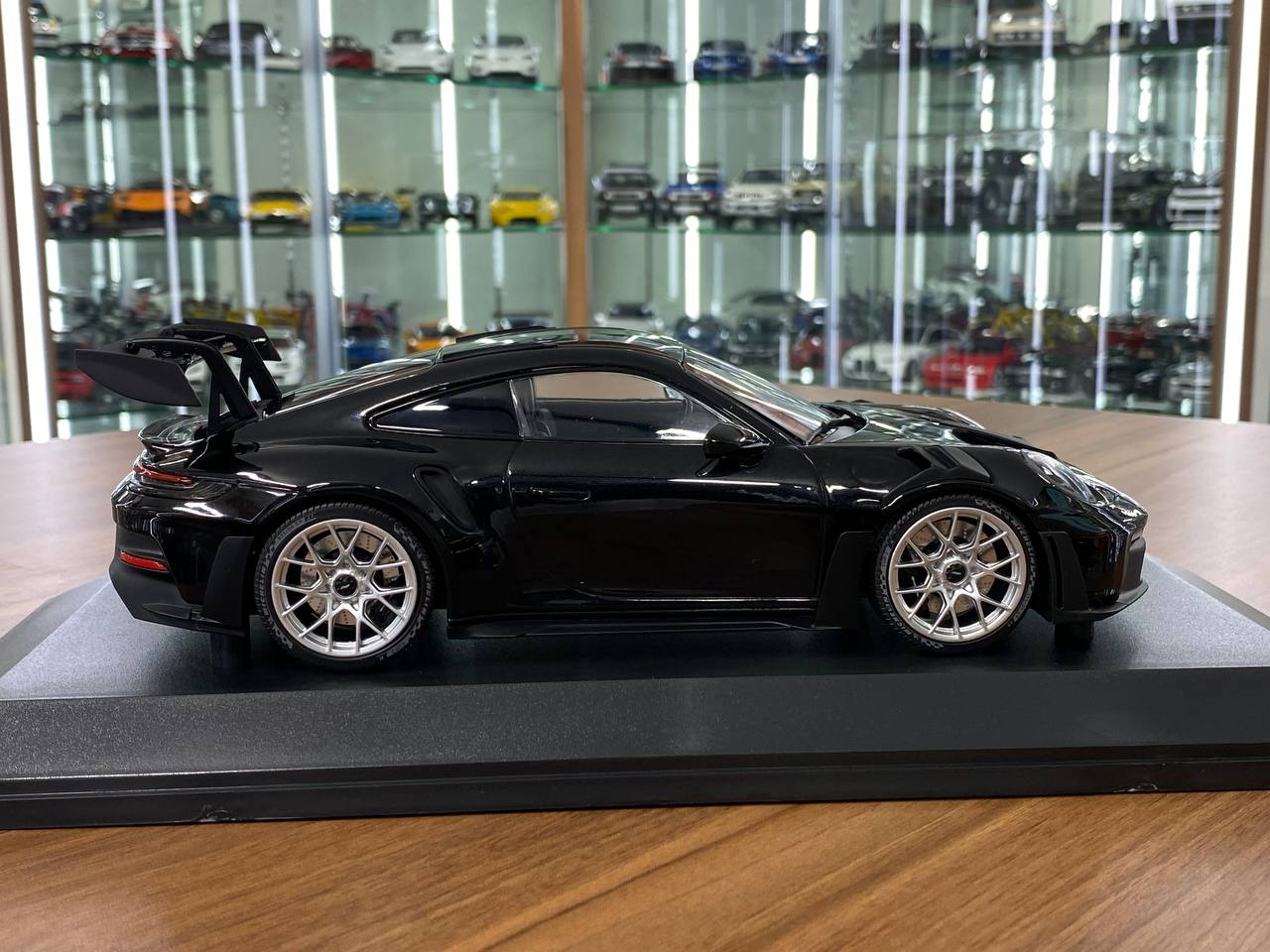 1:18 Diecast – Minichamps Porsche 911 (992) GT3 RS (2023) in Black with Silver Wheels & Black Decor