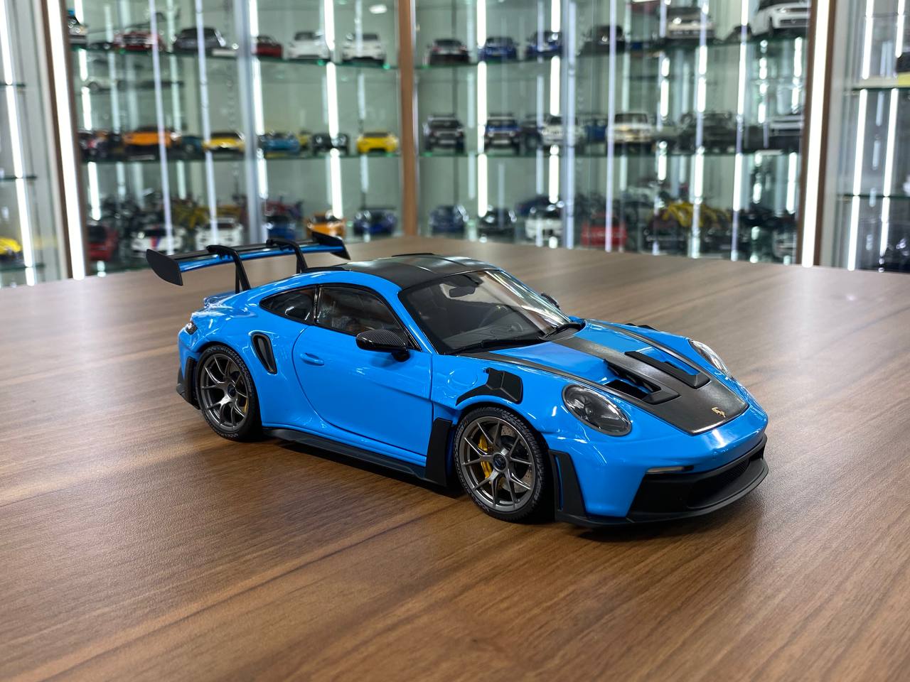 1:18 Diecast  – Minichamps Porsche 911 (992) GT3 RS 2024 Weissach Paket in Blue