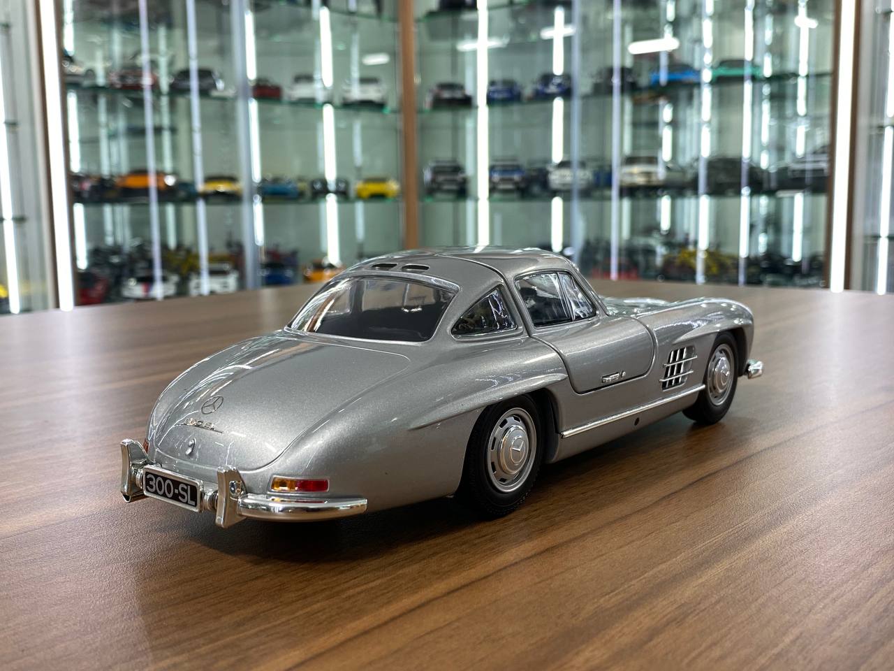 1:18 Diecast – Minichamps Mercedes-Benz 300 SL 1955 (Doors Opening)